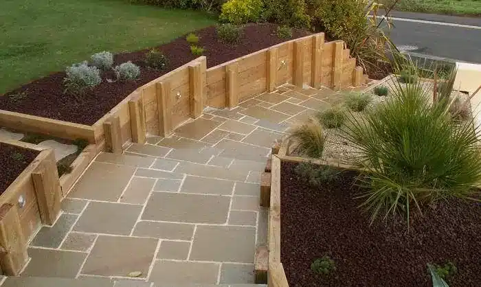 Création d'un jardin par DC PaYsage à l'arrière d'une maison sur l'île de Ré