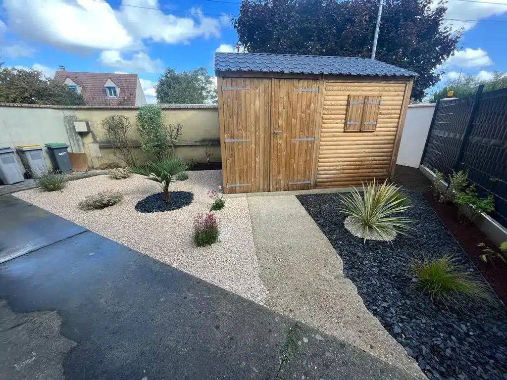 Un abri de jardin réalisé par DC PaYsage sur l'île de Ré